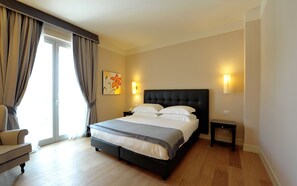 In-room safe, individually decorated, desk, soundproofing - Hotel Palazzo San Lorenzo & SPA (Colle di Val d'Elsa)