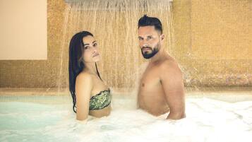 Behandelingskamers voor koppels, een sauna, een bubbelbad