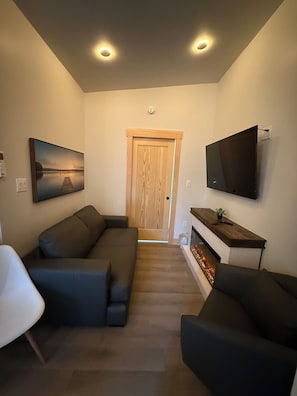 Standaard cottage, 1 slaapkamer | Woonruimte | Een ledtelevisie