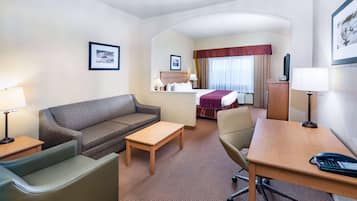 Suite, 1 kingsize-seng, ikke-røyk | Skrivebord, strykejern/-brett, wi-fi (inkludert) og sengetøy