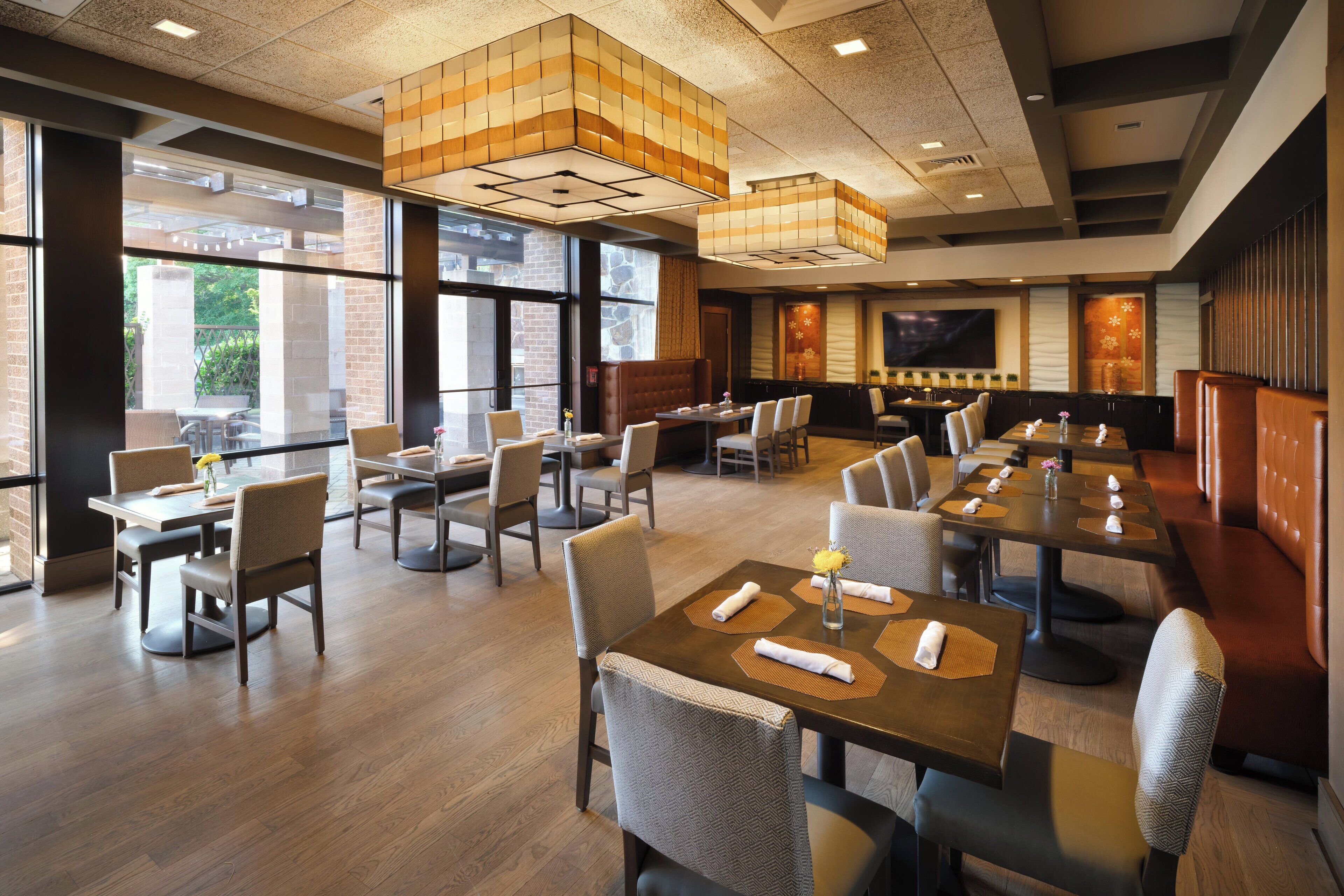 Breakfast, lunch, dinner served; American cuisine, pool views 