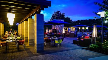 Se sirven desayunos y cocina americana (con vistas a la piscina)