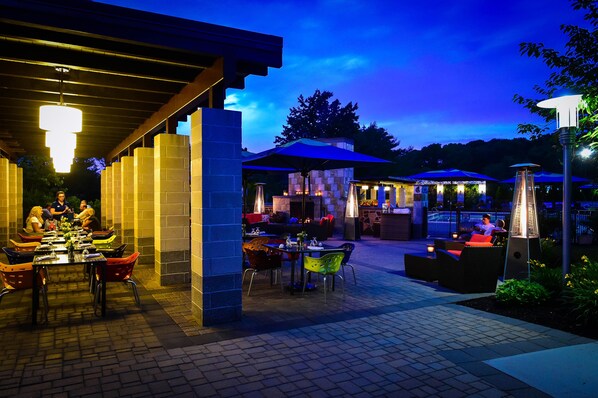 Breakfast, lunch, dinner served; American cuisine, pool views - Hotel Indigo East End by IHG (Riverhead)