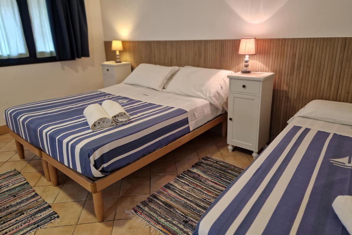 Standard Triple Room | Desk, laptop workspace, free WiFi, bed sheets