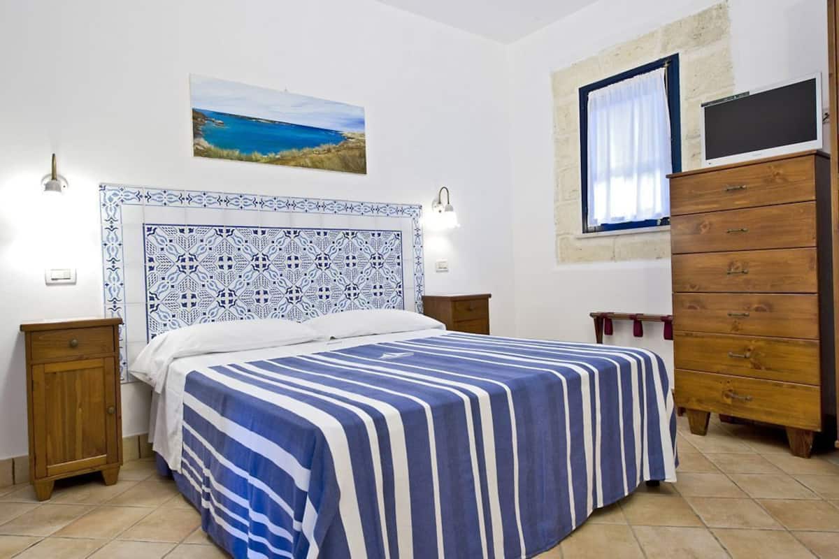 Desk, laptop workspace, free WiFi, bed sheets