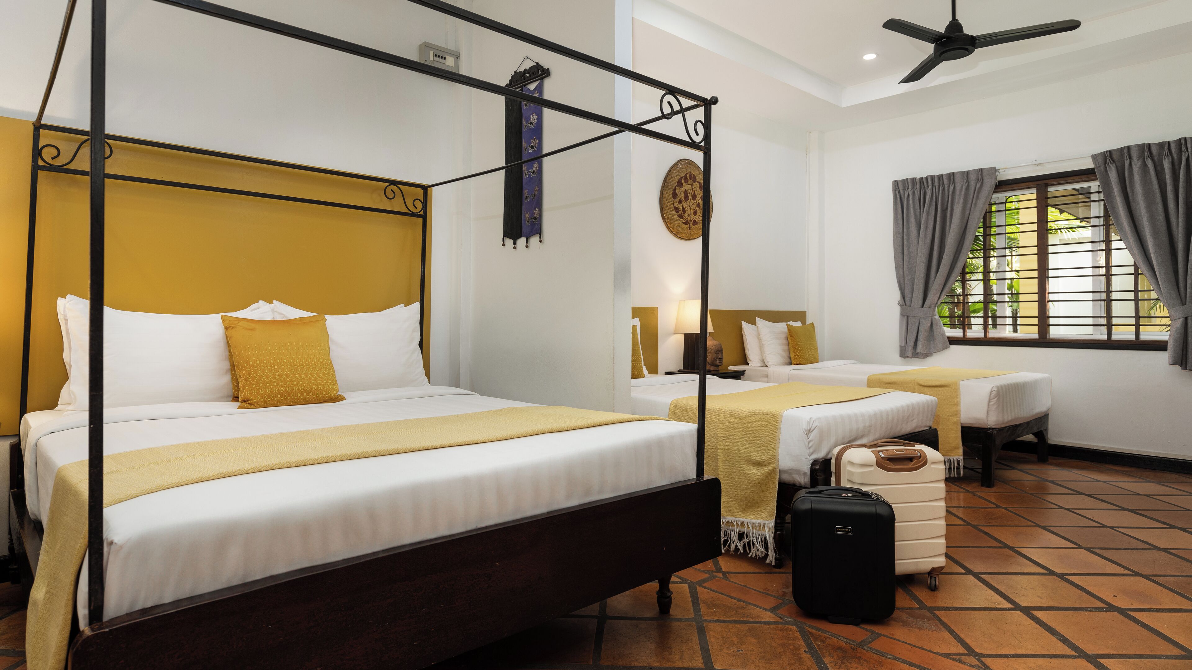 family room with garden view | 1 bedroom, minibar, in-room safe, desk