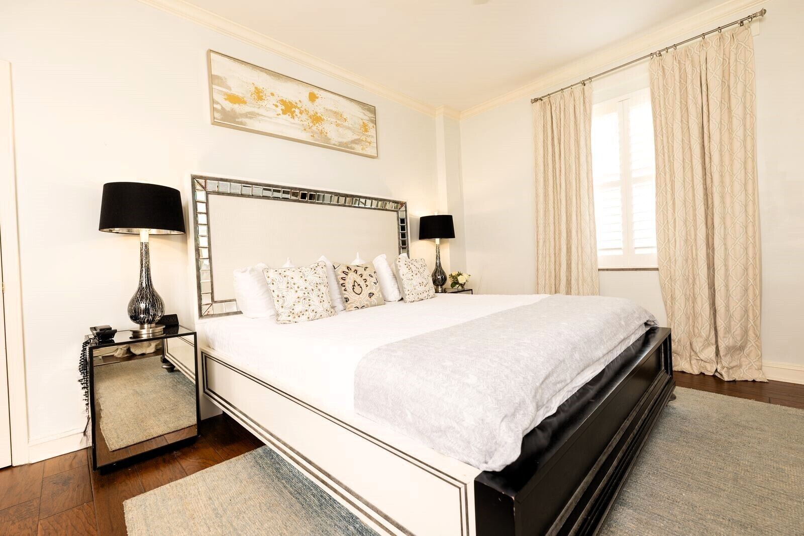 standard apartment, 1 queen bed, non smoking | in-room safe, individually decorated, individually furnished