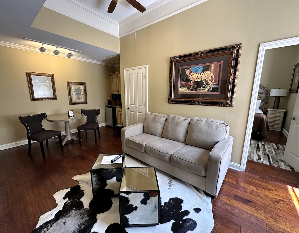 Old Capitol Inn by null