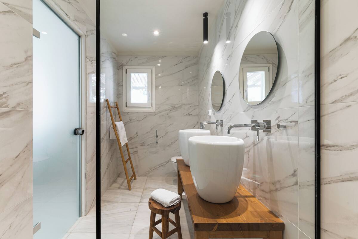 finikas sea view suite with private pool | bathroom | hair dryer, slippers, towels, soap