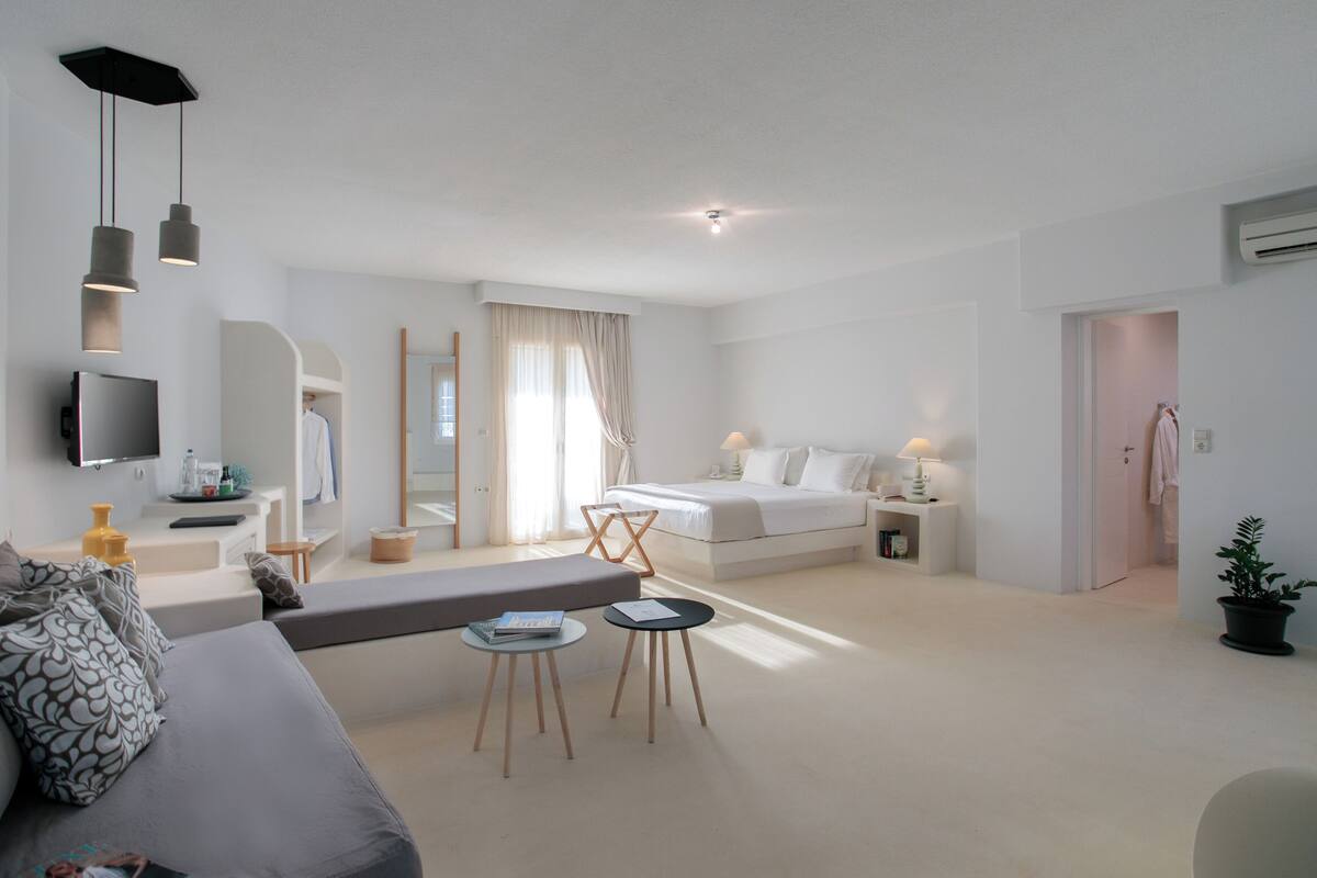 deluxe sea view suite | living area | 26-inch lcd tv with satellite channels, tv