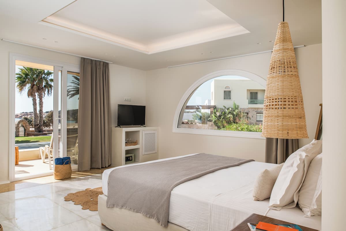Luxe studio suite, privézwembad, uitzicht op zee | 1 slaapkamer, luxe beddengoed, een kluis op de kamer
