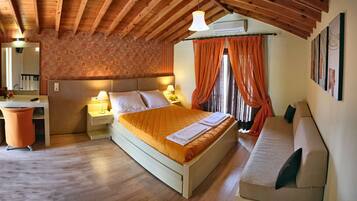 Suite Junior | Coffres-forts dans les chambres, bureau, rideaux occultants