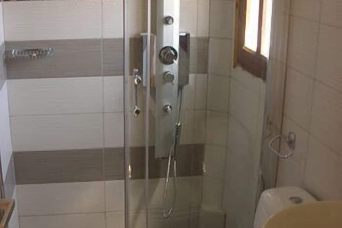 junior suite | bathroom | combined shower/bathtub, hair dryer, slippers, towels