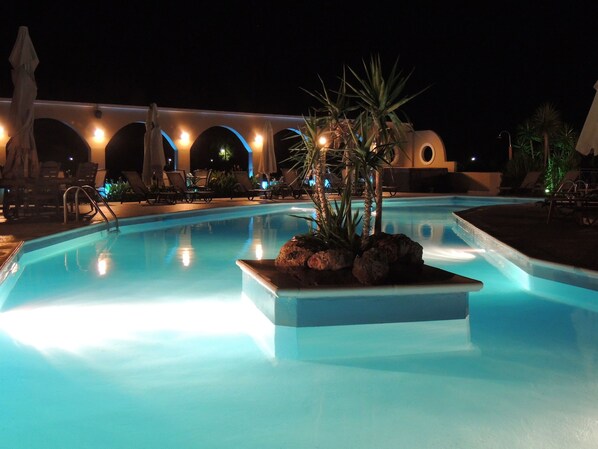 Seasonal outdoor pool