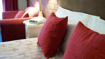 Hypo-allergenic bedding, minibar, desk, iron/ironing board