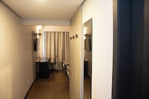 Junior-Zimmer, 2 Einzelbetten | 1 Schlafzimmer, Minibar, Zimmersafe, Verdunkelungsvorhänge
