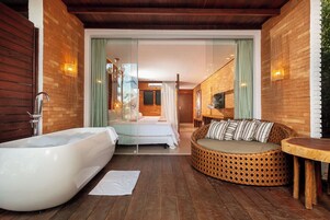 Premium Class Pé na Areia | 迷你吧、客房内保险箱、办公桌、遮光窗帘