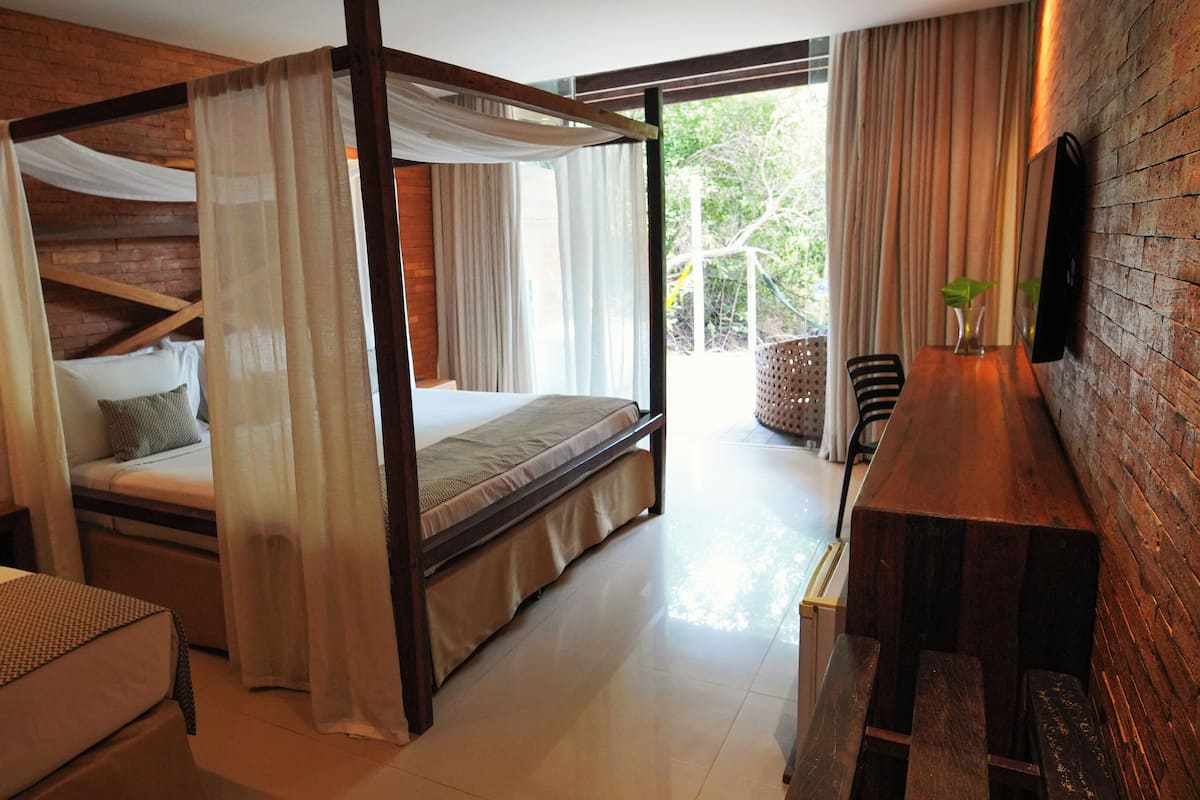 Premium Class Pé na Areia | Minibar, caja de seguridad en la habitación y escritorio