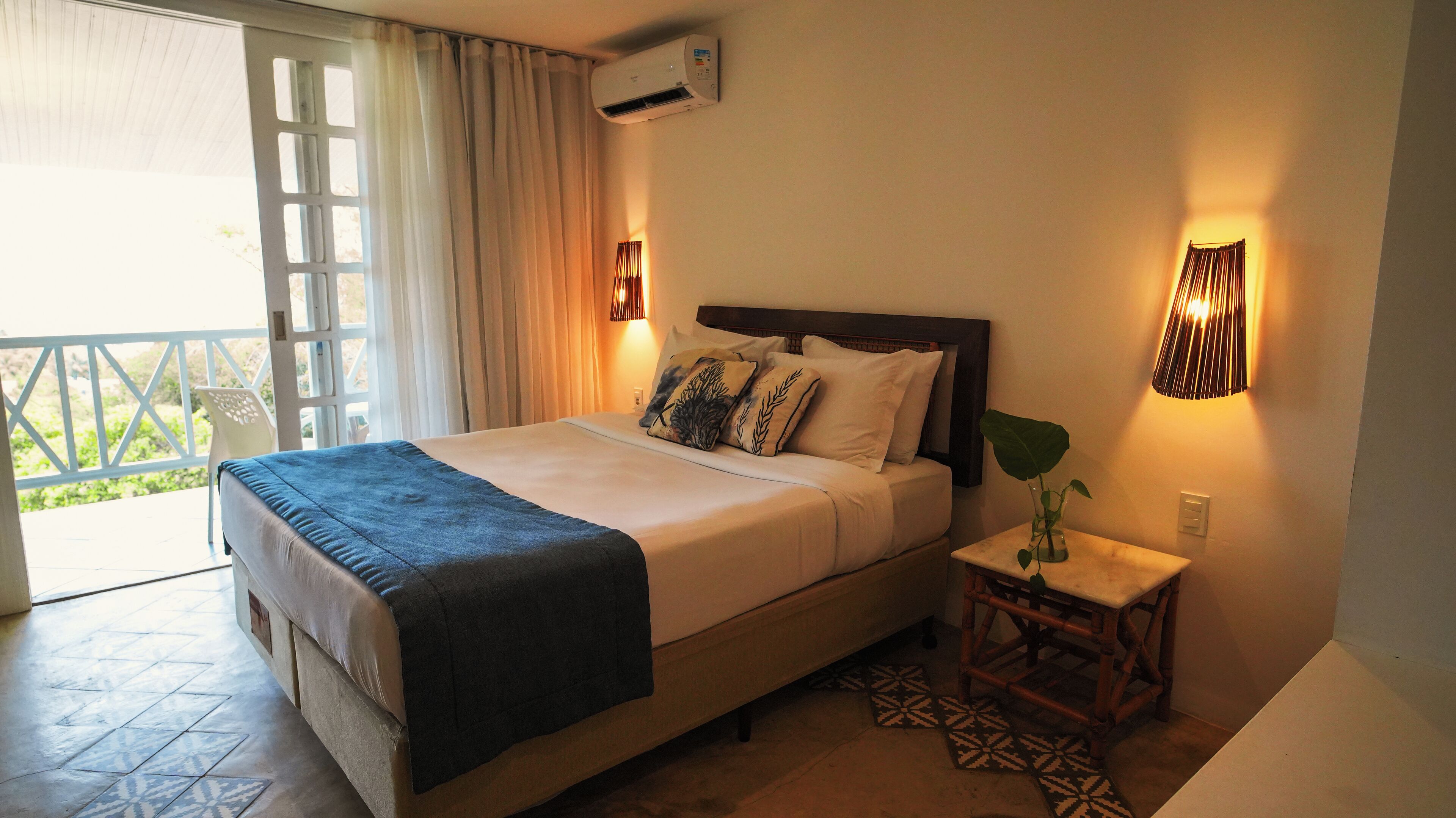 Premium Class Vista Mar | Minibar, in-room safe, desk, blackout drapes