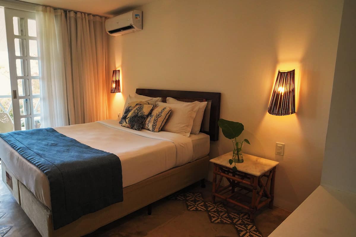 Premium Class Vista Mar | Minibar, caja de seguridad en la habitación y escritorio