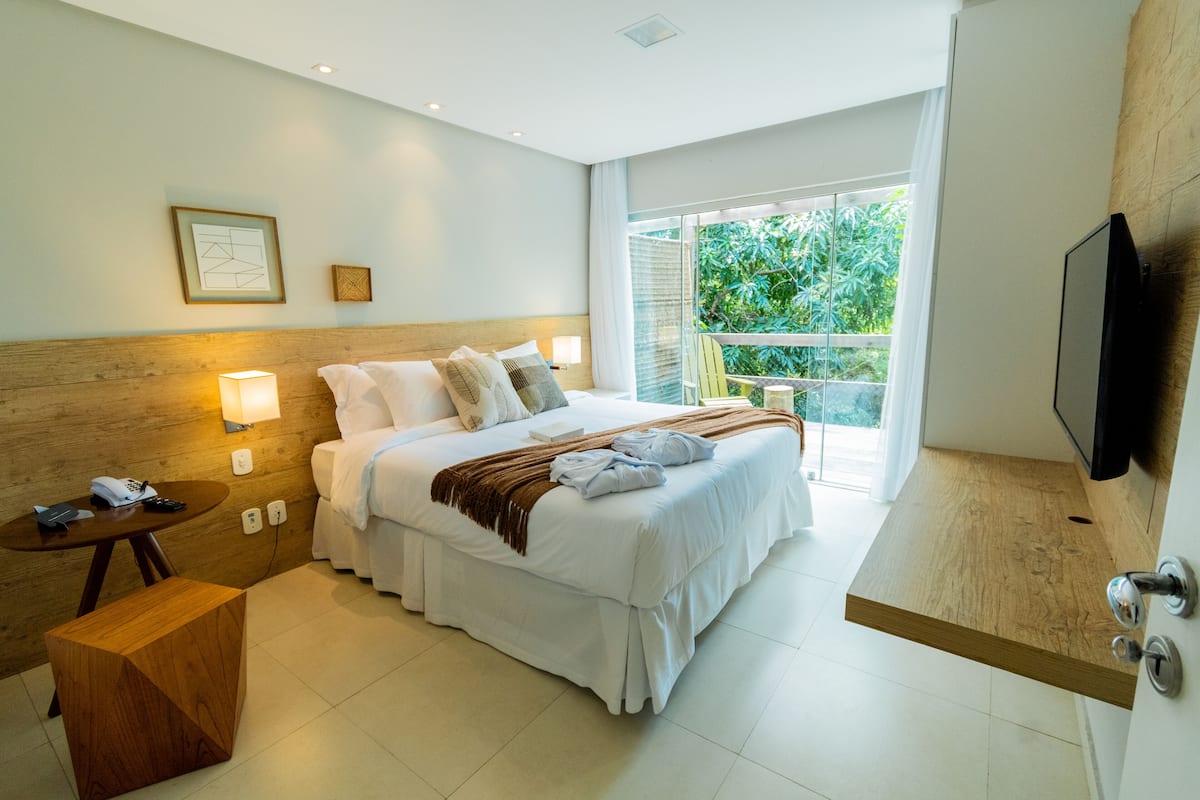Premium Class Família | Minibar, in-room safe, desk, blackout drapes
