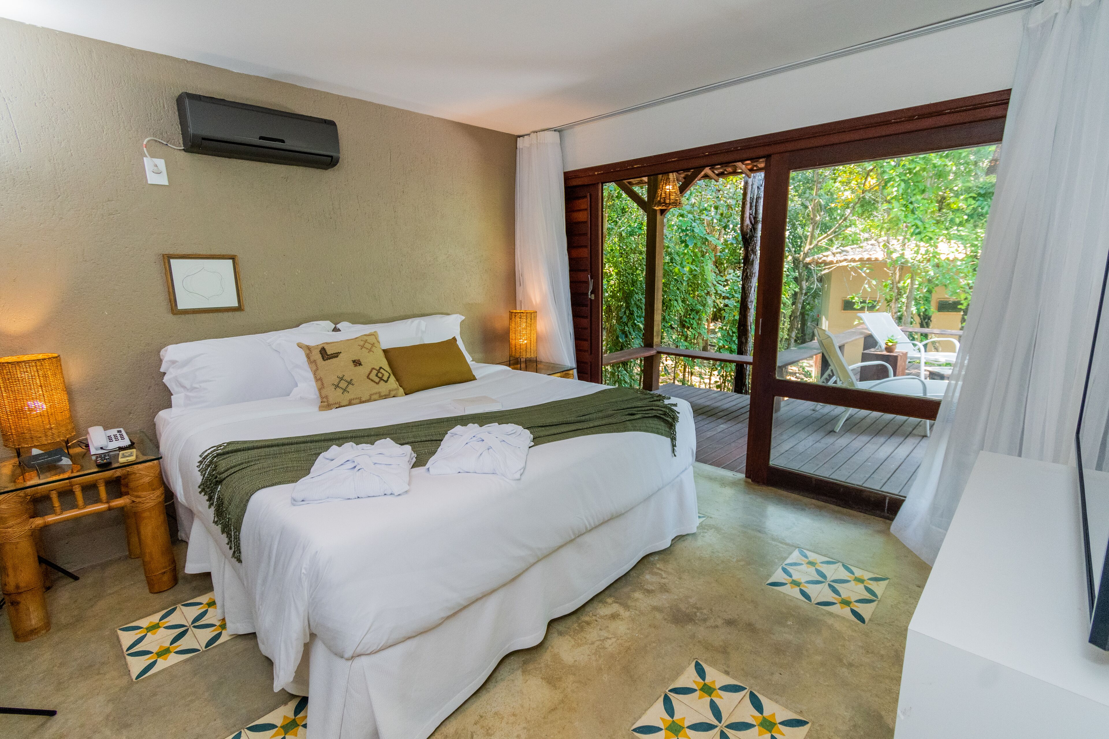 Premium Class Família | Minibar, in-room safe, desk, blackout drapes