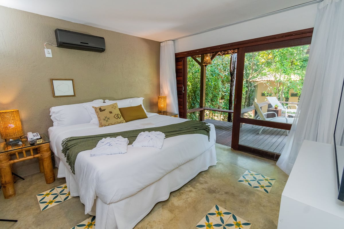 Premium Class Família | Minibar, in-room safe, desk, blackout drapes