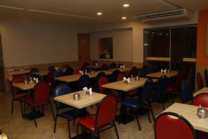 Breakfast and dinner served - Hotel Atlântico Lapa (Rio de Janeiro)