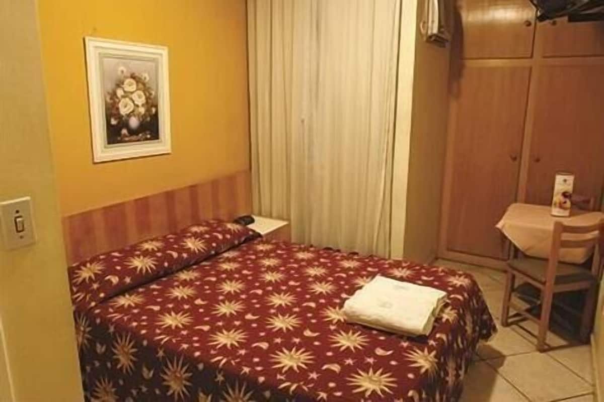 Minibar, desk, blackout curtains, free WiFi