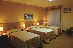 Frigobar, escrivaninha, cortinas blackout, Wi-Fi de cortesia