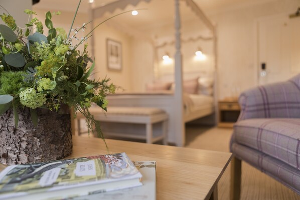 Family Four Poster | Desk, iron/ironing board, bed sheets - Beaulieu Hotel (Brockenhurst)