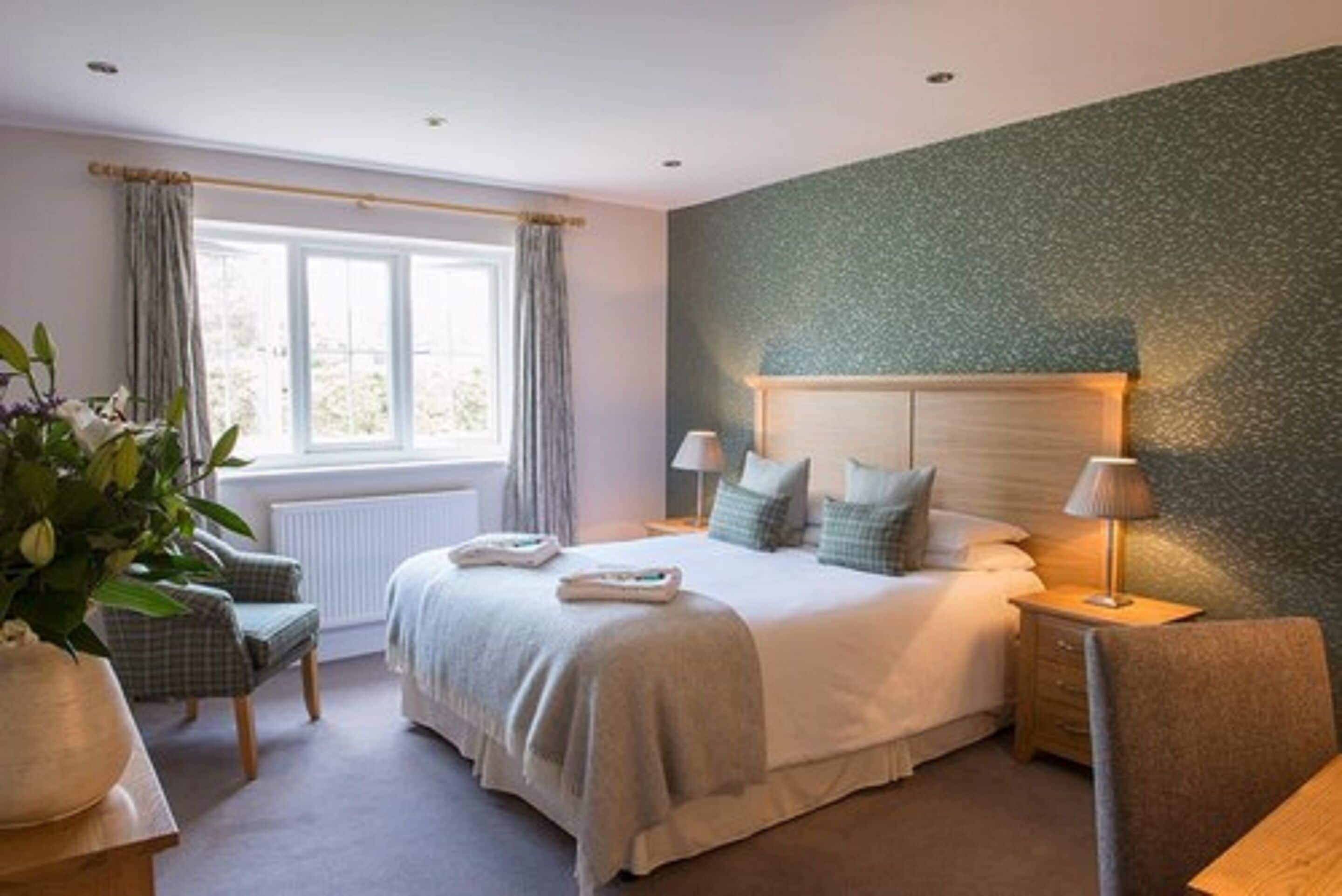 Desk, iron/ironing board, bed sheets