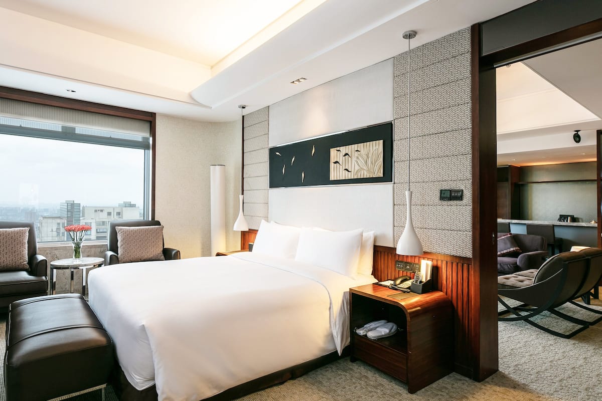 Suite, 1 Bedroom, Lake View | 1 bedroom, premium bedding, down comforters, minibar