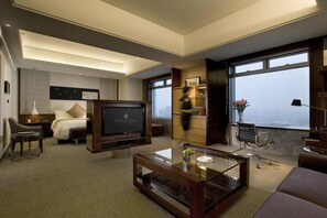 Premium bedding, down comforters, minibar, in-room safe - InterContinental Foshan by IHG (Foshan)