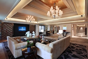 Presidential Suite | Premium bedding, down duvets, minibar, in-room safe