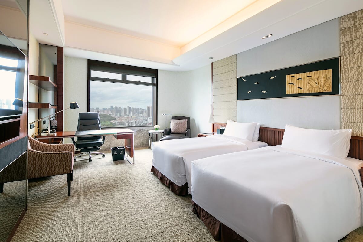 1 bedroom, premium bedding, down comforters, minibar