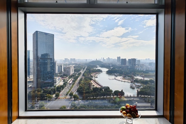 1 bedroom, premium bedding, down duvets, minibar