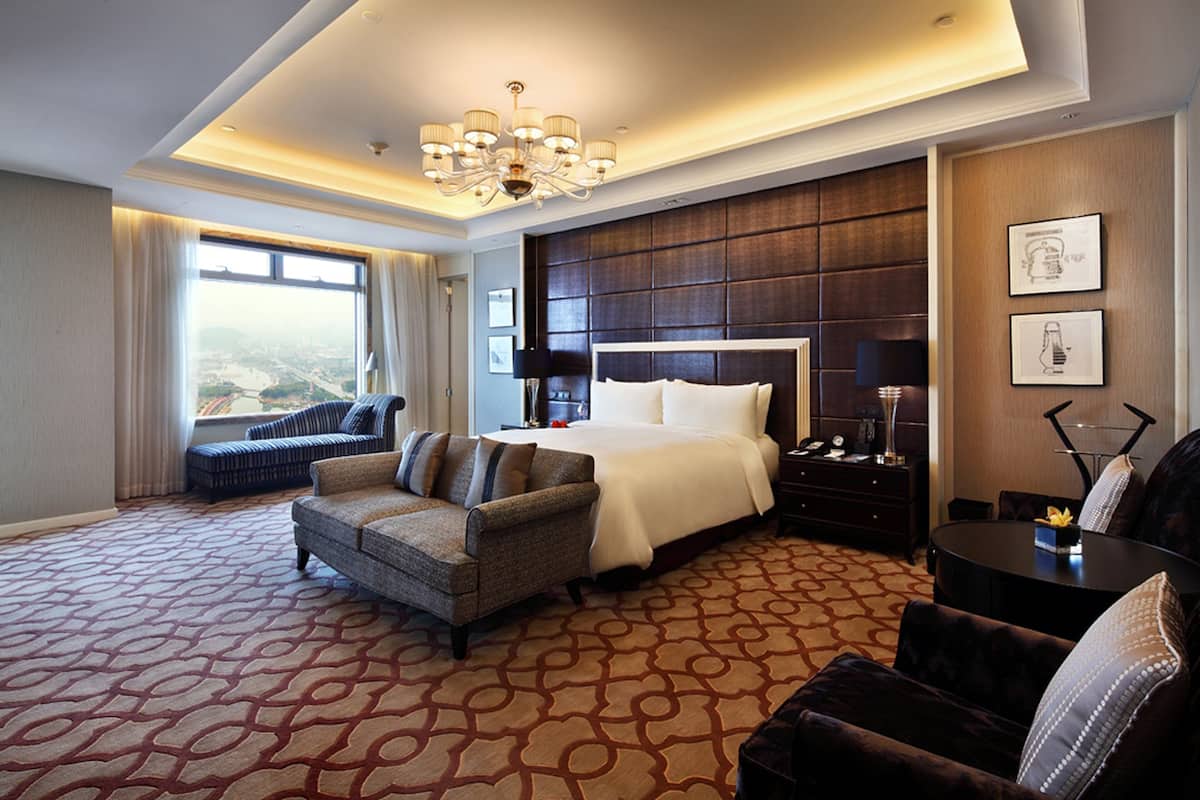 Presidential Suite | Premium bedding, down duvets, minibar, in-room safe