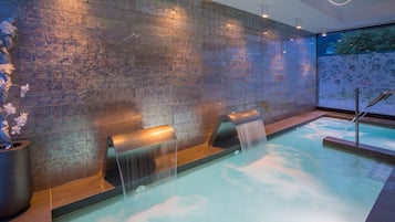 Een sauna, een bubbelbad