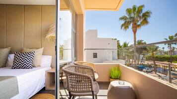 Apartment, 2 Bedrooms | Street view