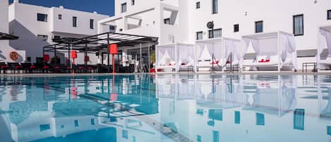 2 piscines extérieures