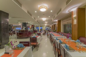 Se sirven desayunos, comidas y cenas 