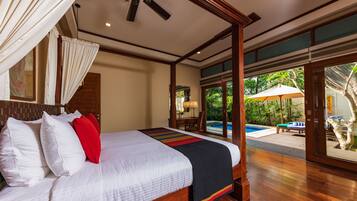 1 bedroom, Egyptian cotton sheets, premium bedding, down comforters