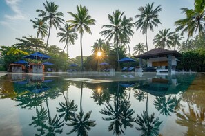 Outdoor pool, pool umbrellas, sun loungers