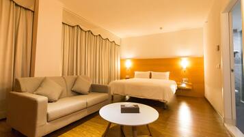 Business Double Room | In-room safe, desk, laptop workspace, blackout drapes