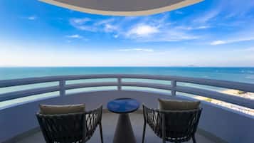 Grand Executive Ocean Suite View | Terrace/patio