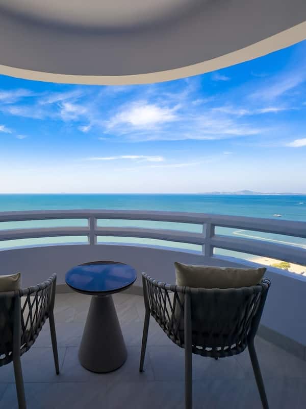 Grand Executive Ocean Suite View | Hiên
