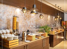 Daily full breakfast (QAR 40 per person)