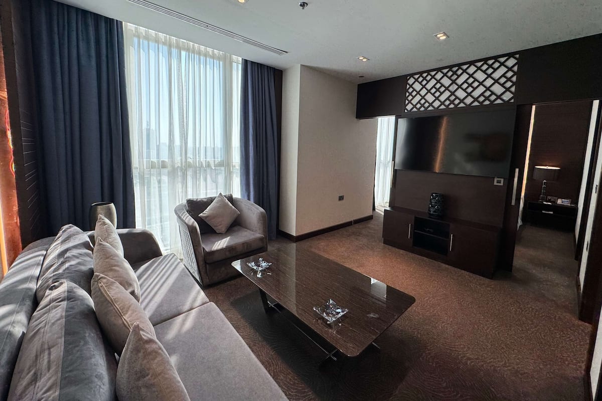 Suite, 1 Katil Raja (King), Smoking (Diplomatic) | 1 bilik tidur, peti besi dalam bilik, meja, langsir/tirai gelap terus