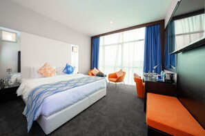 Premium Room | 1 camera, cassaforte in camera, una scrivania, tende oscuranti